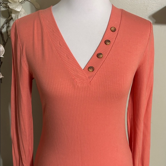 LOFT Coral Buttoned V-Neck Long Sleeve Top - Picture 2 of 4